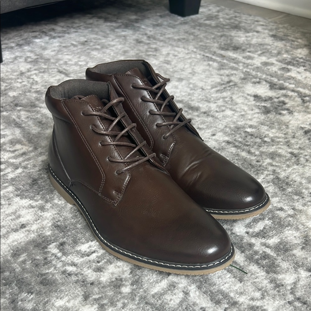 London Fog Brown Chukka Boots with Polished Leather